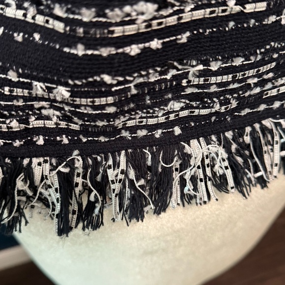 Carlisle Chic Black and White Tweed Silk Lined Jacket Size 8 - Picture 5 of 12